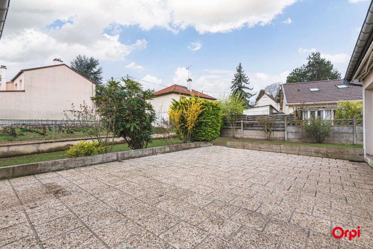 Maison familiale avec jardin, terrasse, sous sol total, 5 chambres - photo 18