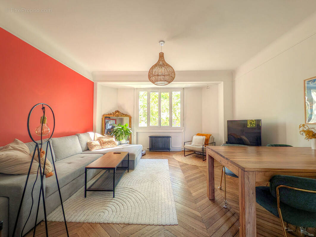 Appartement à LA GARENNE-COLOMBES