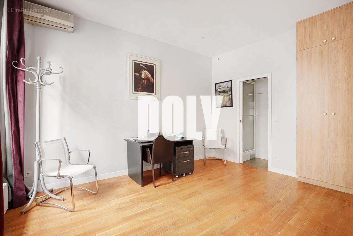 Appartement à PARIS-3E