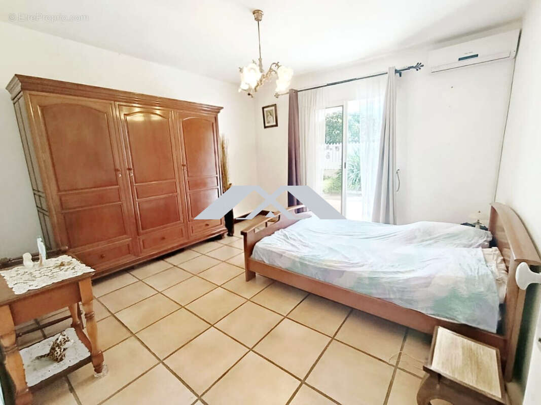 Maison 205 m² à Saint-Louis  - photo 7
