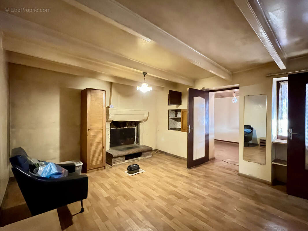 Maison à LA CHAPELLE-BATON