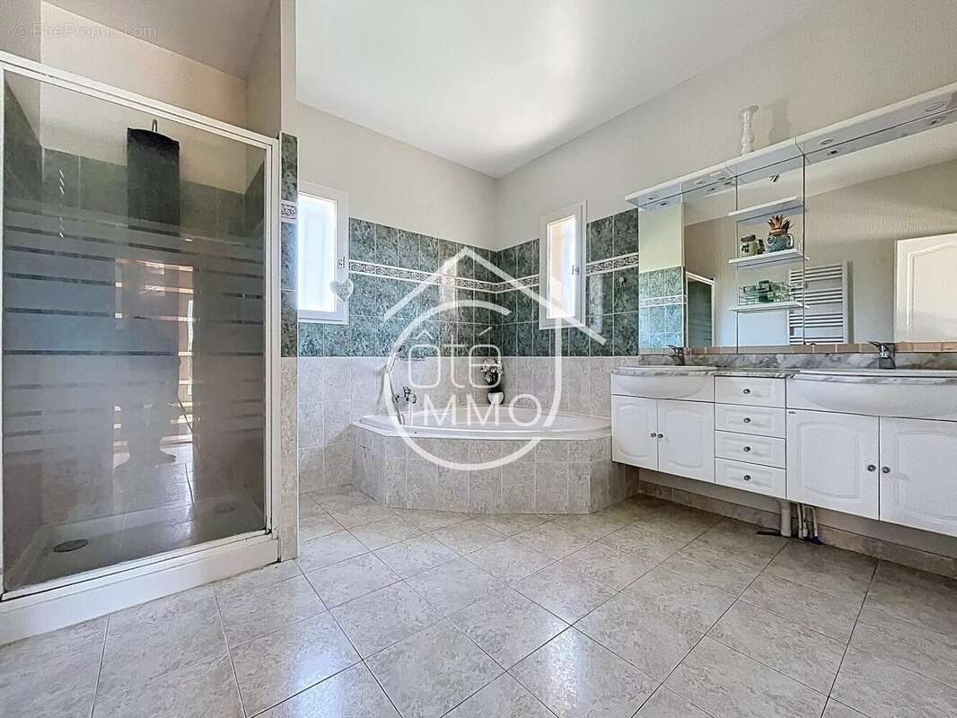 Maison à LAMOTHE-MONTRAVEL