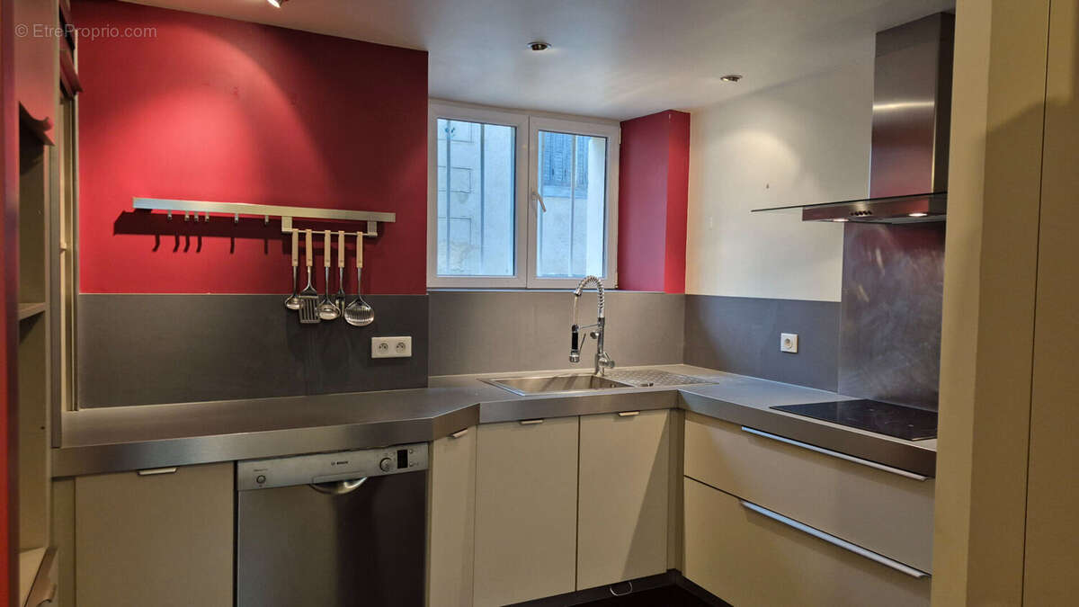 Maison à ENTRAYGUES-SUR-TRUYERE