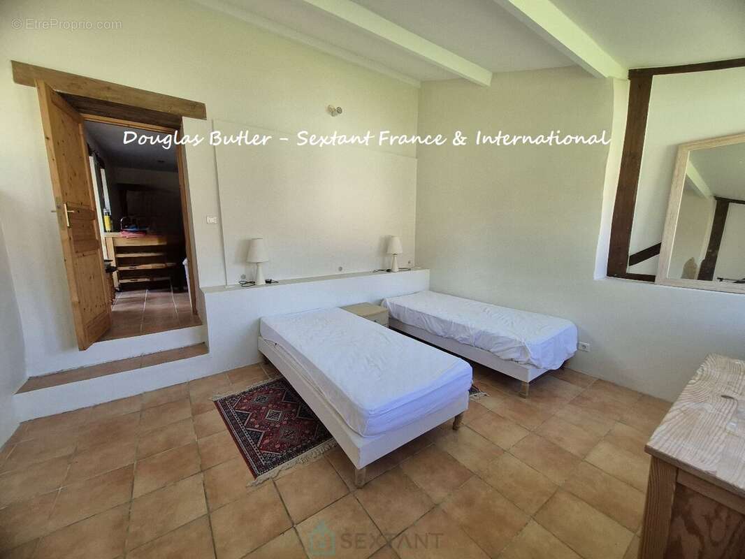 Superbe propriété en pierre de caractère avec gîte, annexe et vue dégagée - photo 20