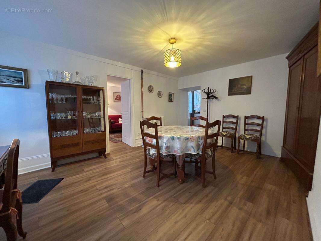 Maison à MAIGNELAY-MONTIGNY