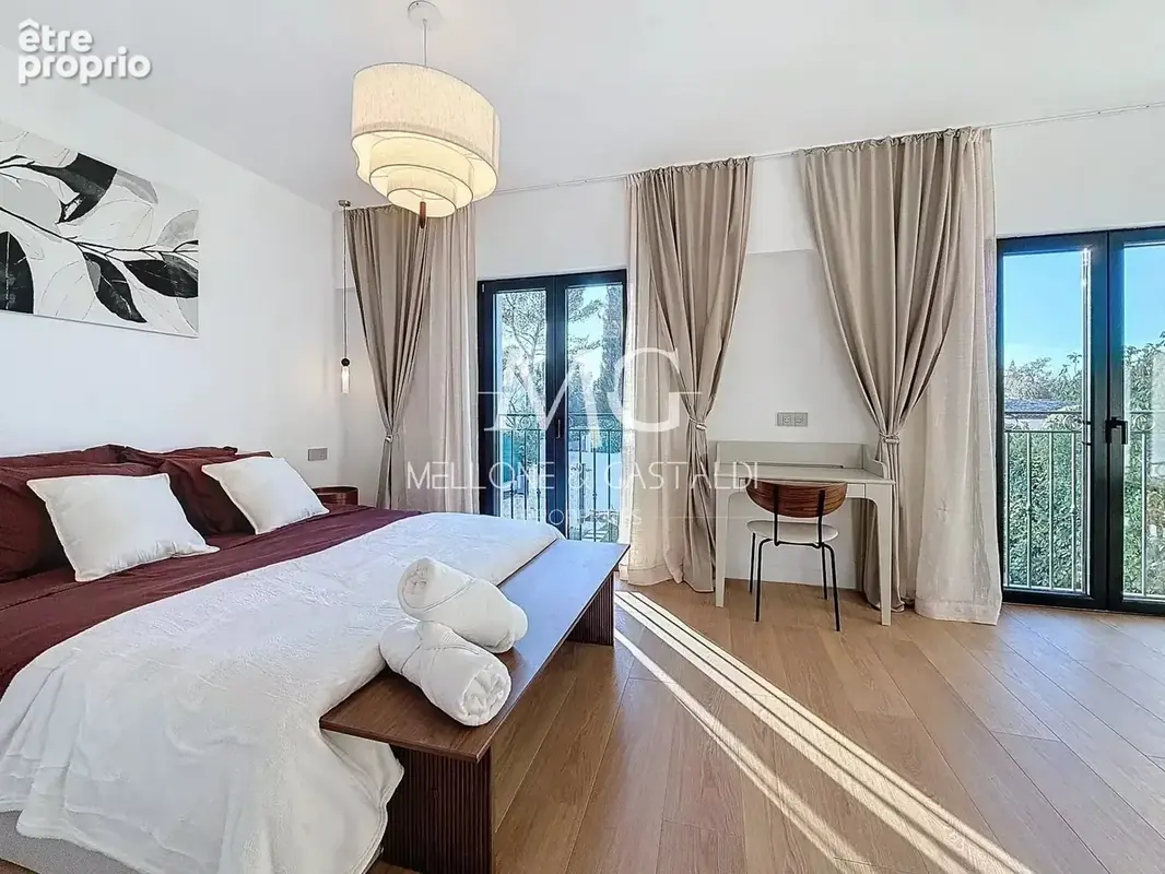 Villa contemporaine – Le Cannet – 200 m² – 5 chambres – Piscine - photo 11