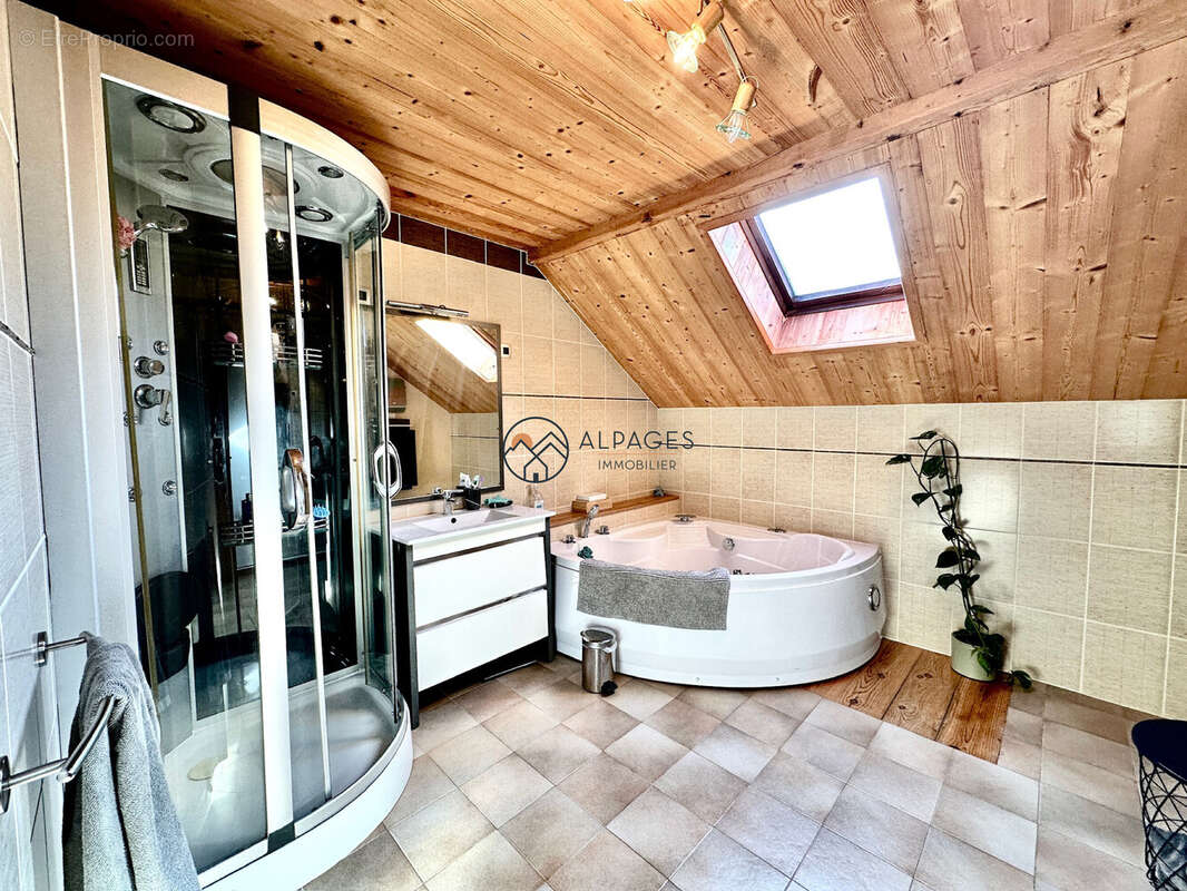 Salle de bain - Maison à SAINT-ANDRE-D&#039;EMBRUN