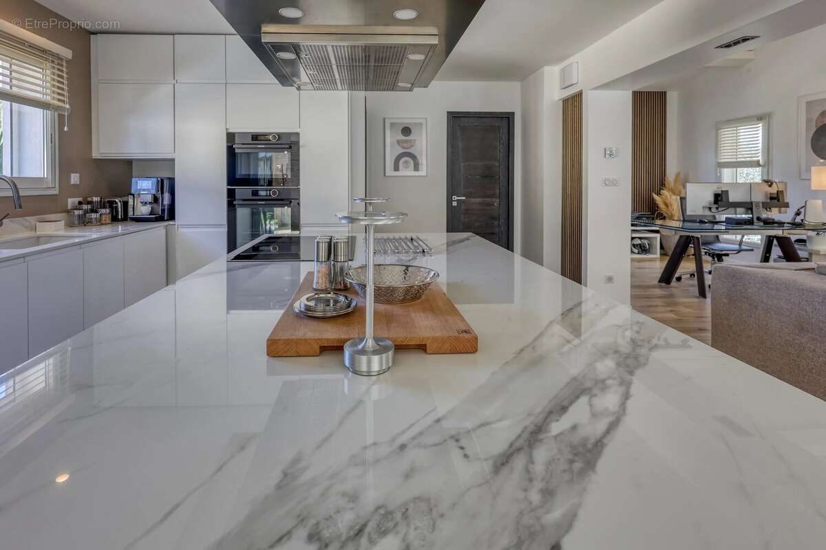 Villa contemporaine rénovée/imaginée par architecte d’intérieur – volumes exceptionnels – Janas - photo 16