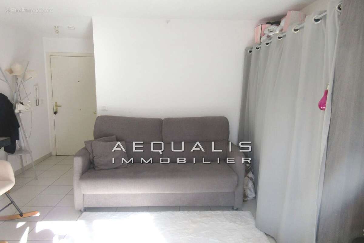 Appartement à SAINT-LAURENT-DU-VAR