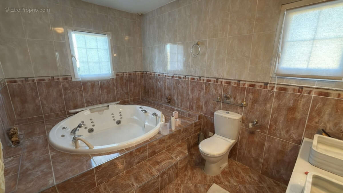 Maison à BOURG-LES-VALENCE