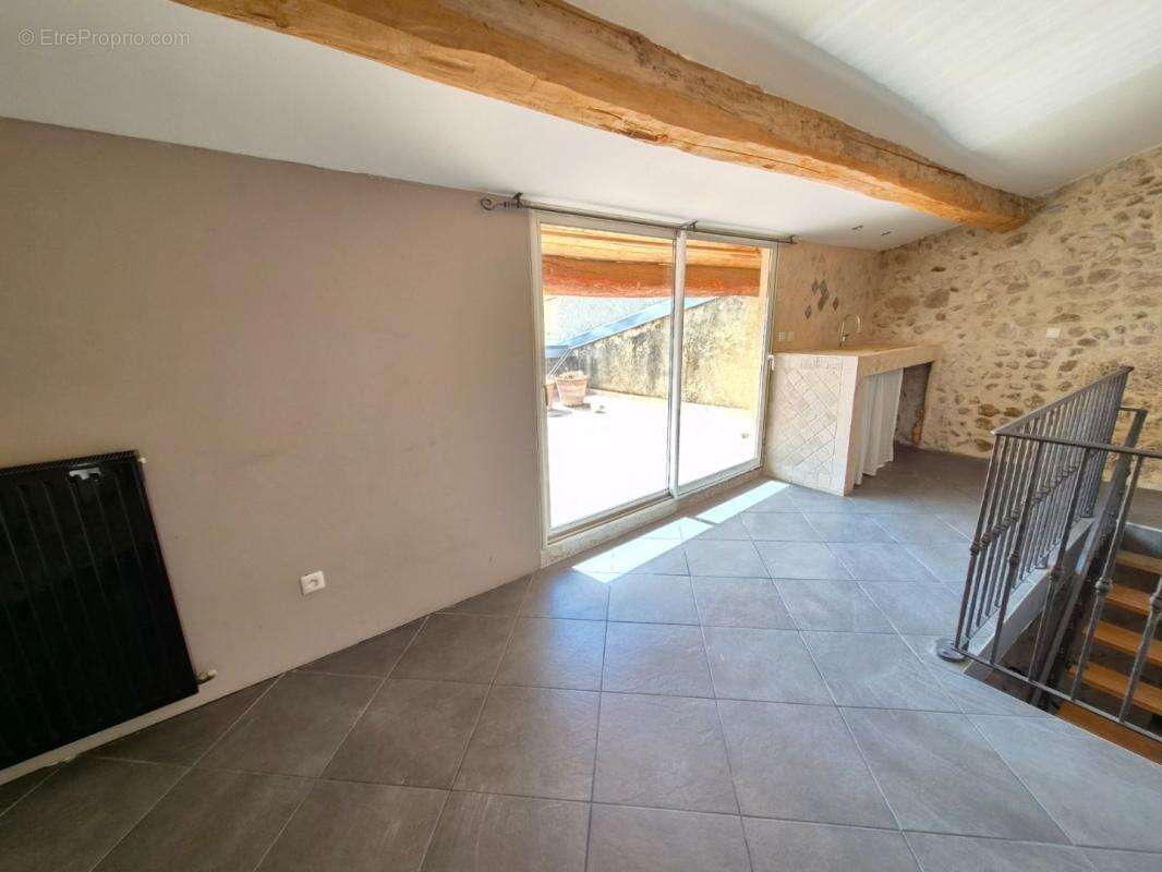 Maison à MONTELIER