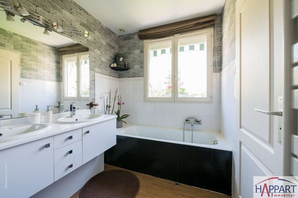 Maison 200 m² à Saint-Germain-Les-Corbeil  - photo 7