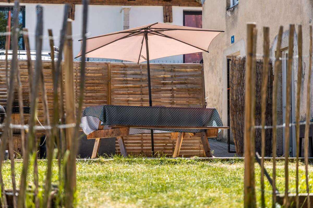 Maison 137 m² à Bonnevaux  - photo 2