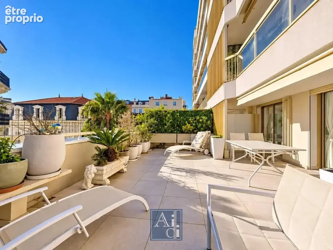 Cannes. à deux pas des plages. superbe 2 pièces avec terrasse de 45 m2 - photo 1