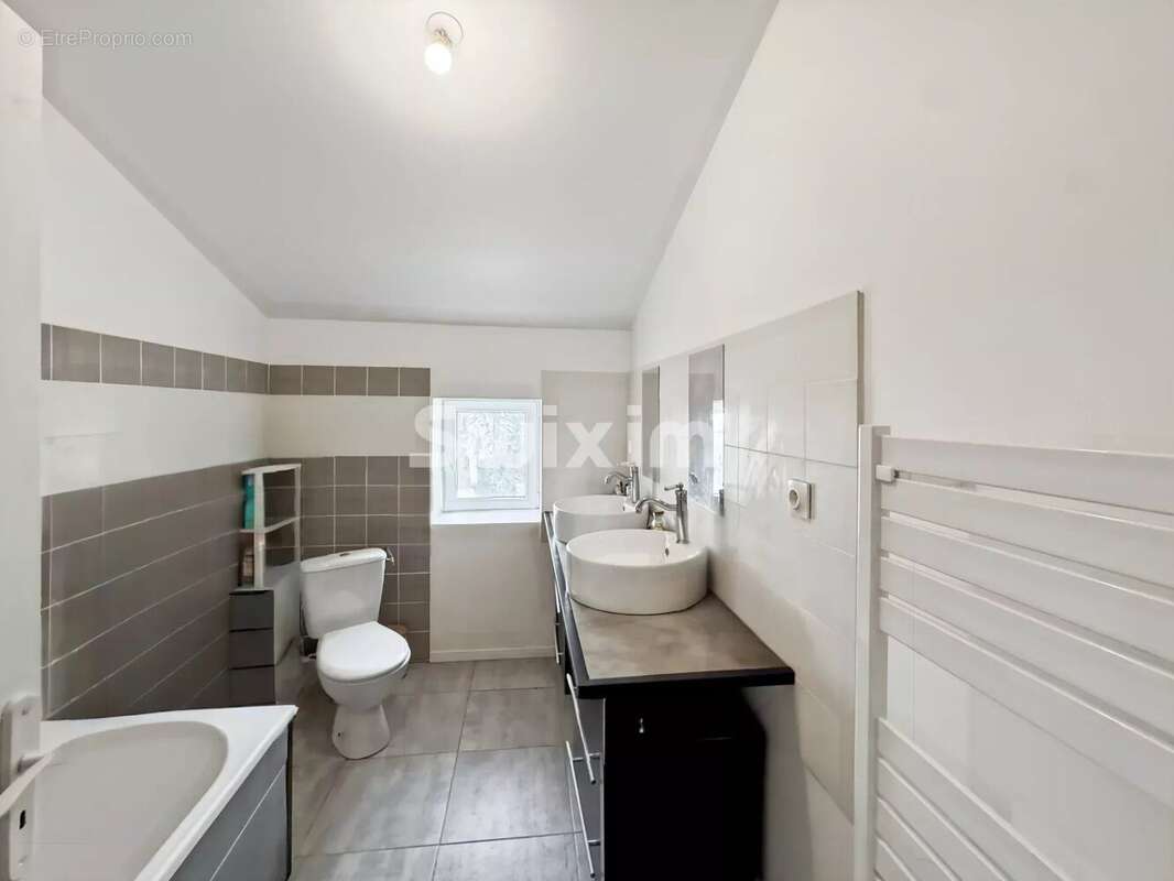 Maison à MONTELIMAR