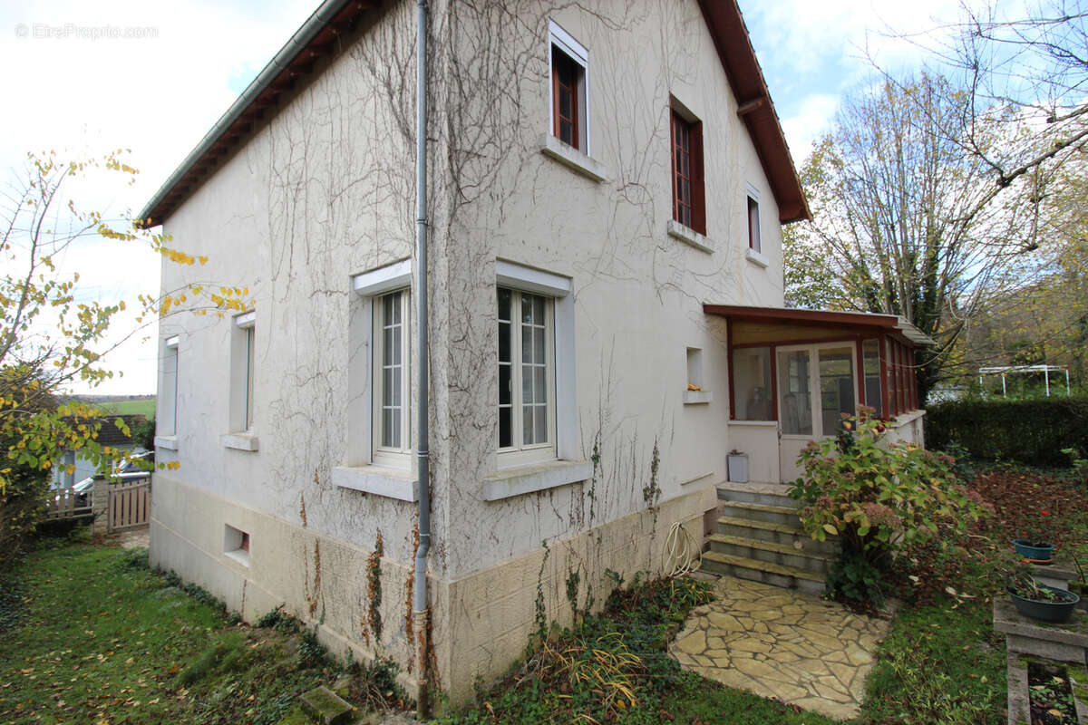 Maison à JOUET-SUR-L'AUBOIS