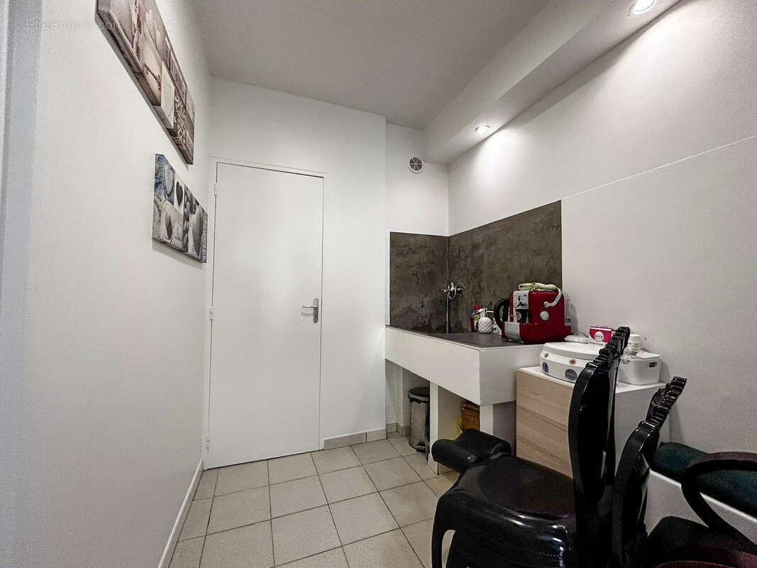 Local commercial 40 m2 loué - pierrefeu-du-var - photo 5