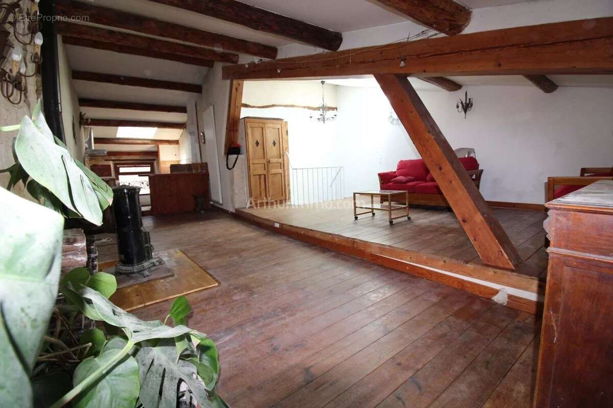 Appartement à POURCIEUX