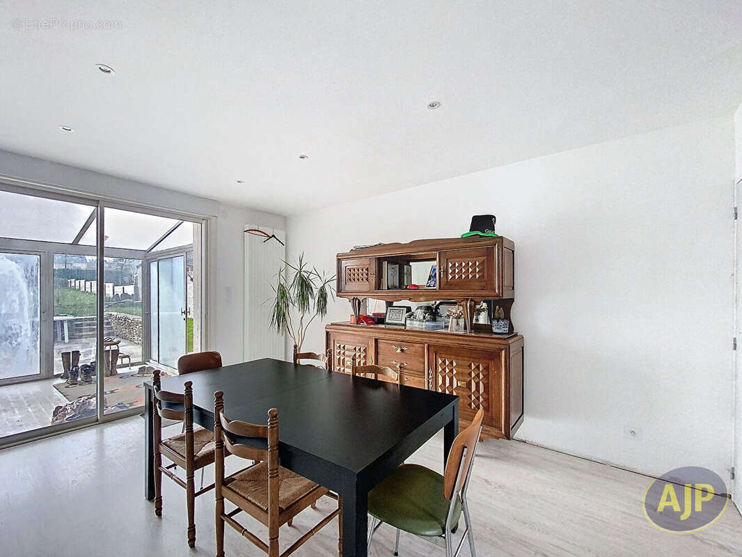 Maison à LES TOUCHES