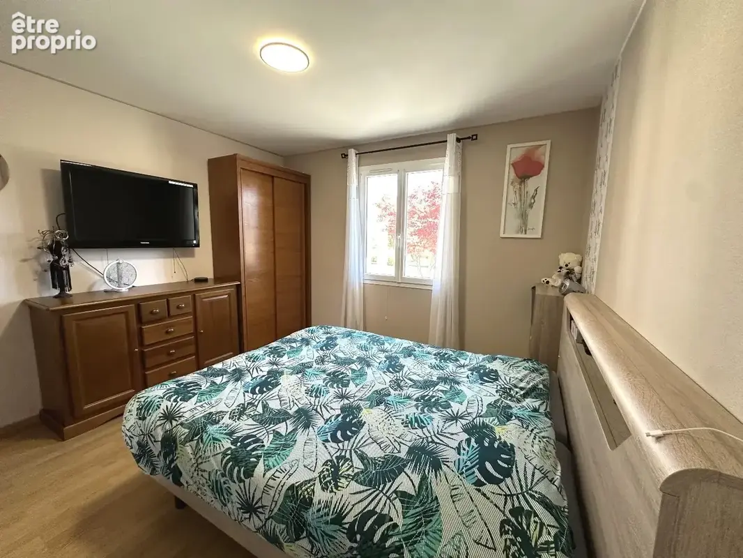 Maison plain-pied 139 m²  4 chambres  Terrain 2 000 m² & 2 grands garages à 15 min de Saintes - photo 5