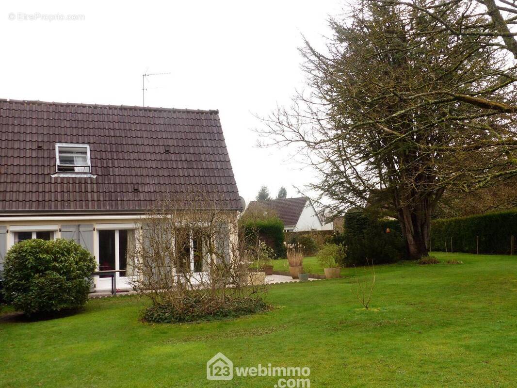 Sur la commune recherchée d'Isneauville, maison rénovée de 92 m2. - Maison à ISNEAUVILLE