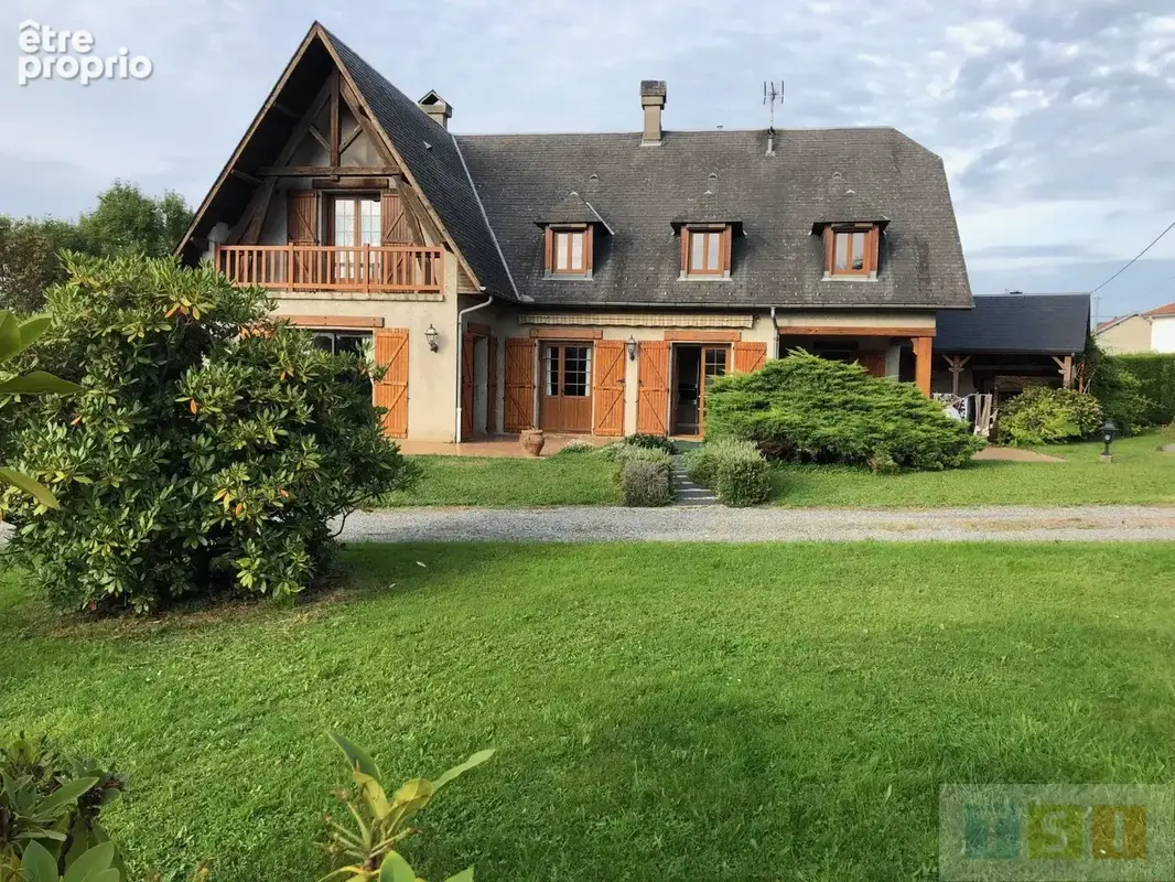 Maison de caractère 224 m² habitables sur un terrain de 2179 m² - photo 2