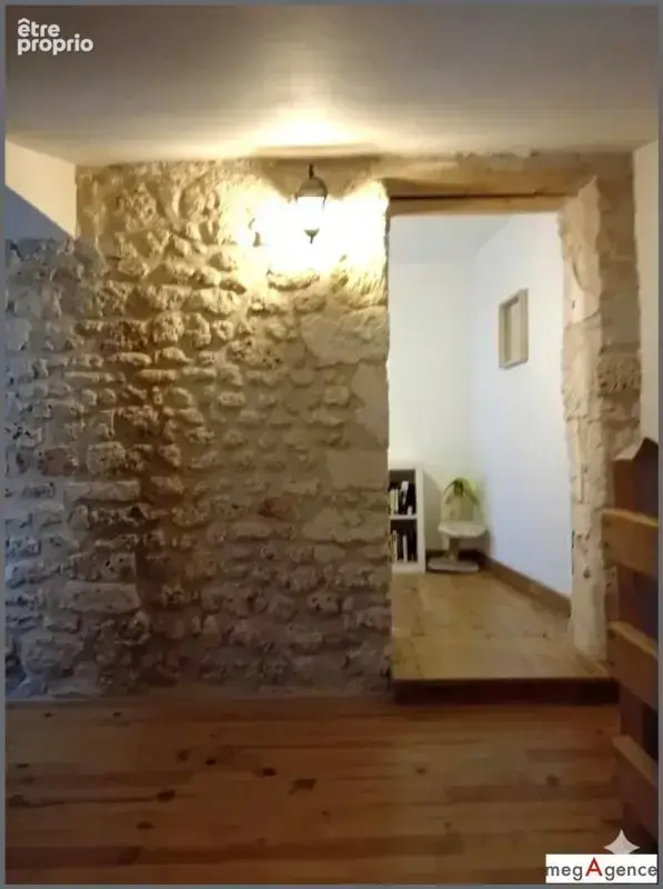 Maison de ville en pierre - Charme et Modernité au coeur de Pisany - photo 12