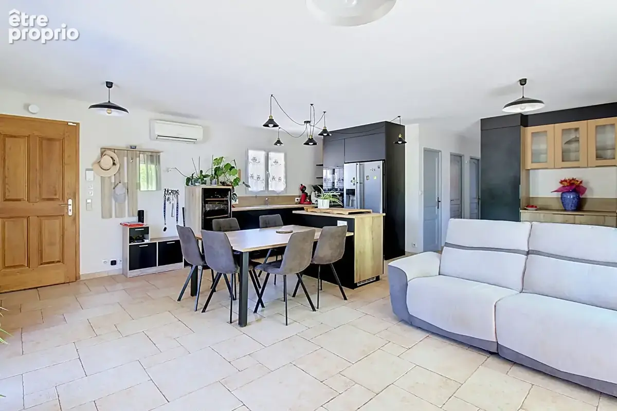 A VENDRE EN EXCLUSIVITE ! À  VIDAUBAN Maison de plain-pied 4 pièces 88 m2 avec piscine  sur un terrain de 1 455 m2 - photo 11