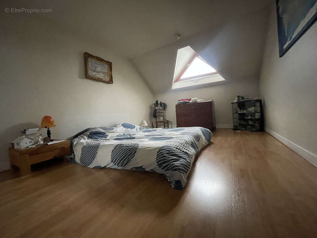 Maison à SAINT-GERMAIN-LESPINASSE