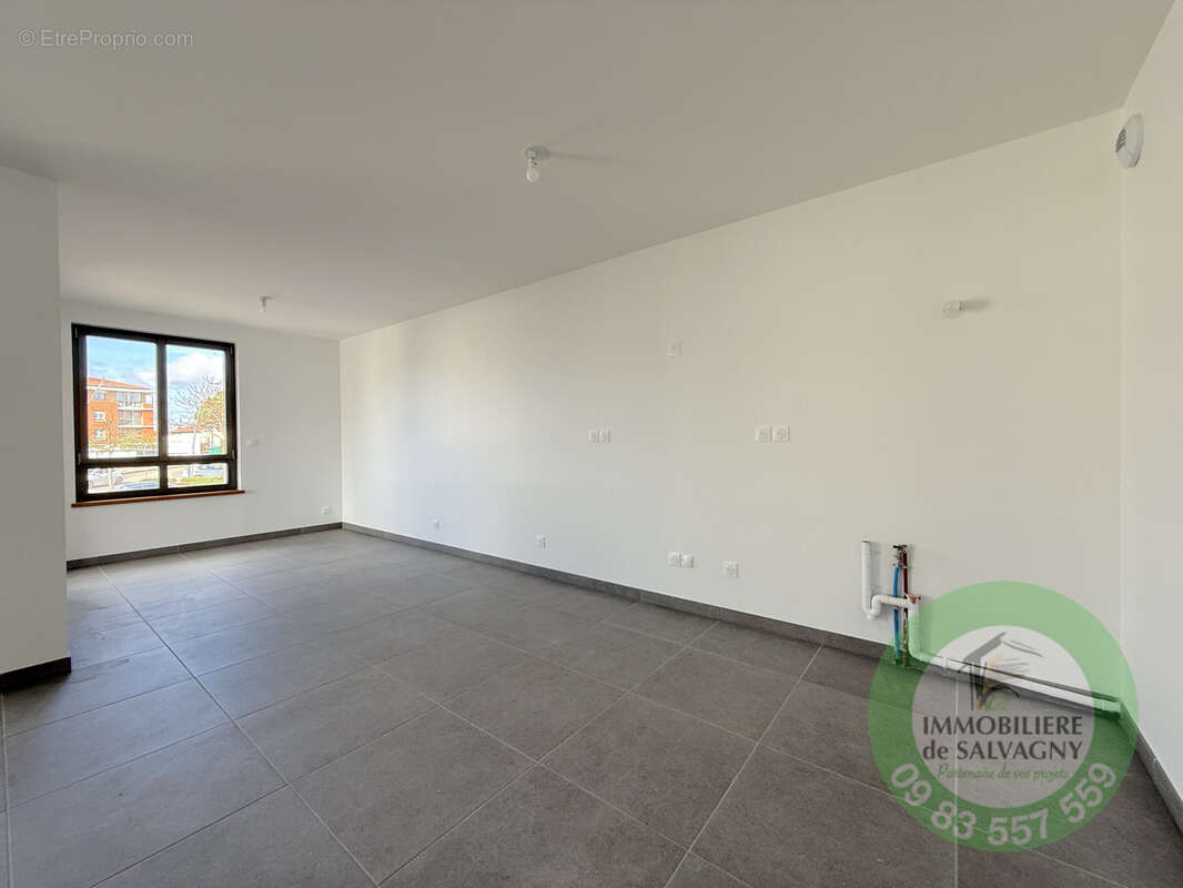 Appartement à LA TOUR-DE-SALVAGNY