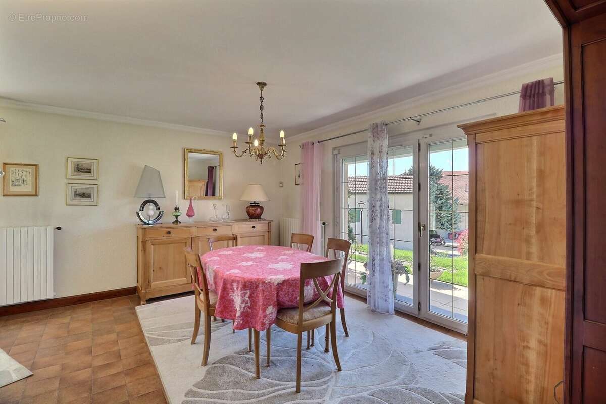 Maison à CRANVES-SALES