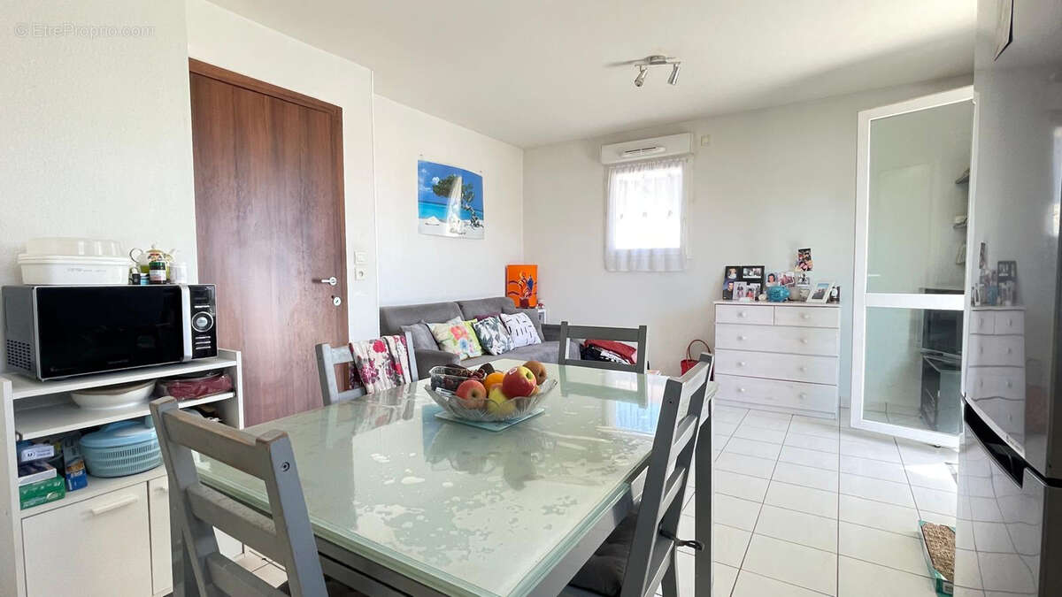 Appartement à ETREMBIERES