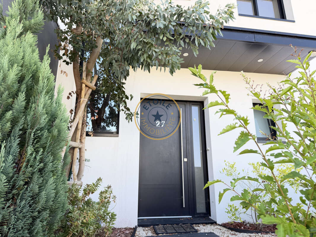 Montreuil-Juigné : maison T5 avec piscine à vendre - photo 16