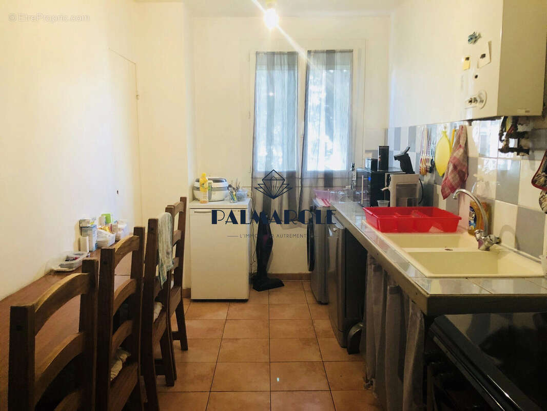 Cuisine Carrelage - Appartement à PERPIGNAN