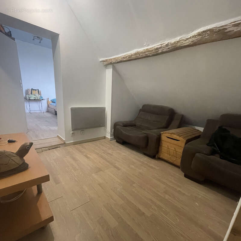 Sury-en-Vaux, située proche des commerces dans un - photo 8
