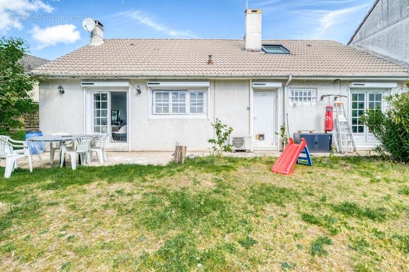 Christophe Michaudelle – EXCLUSIVITE CAPIFRANCE - vous propose à MEAUX proche de toutes commodités à pied : maison - 6 pièces -  - photo 3