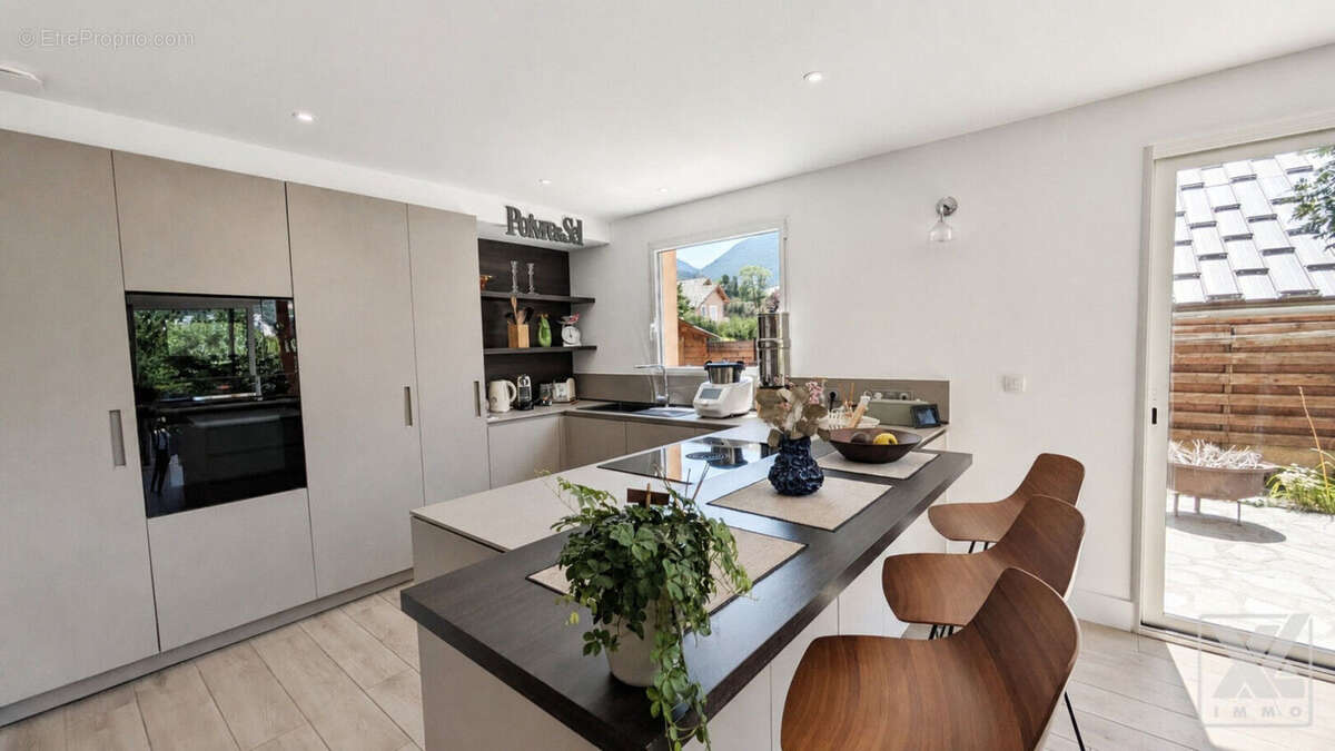 Maison 193 m² à Briancon  - photo 4