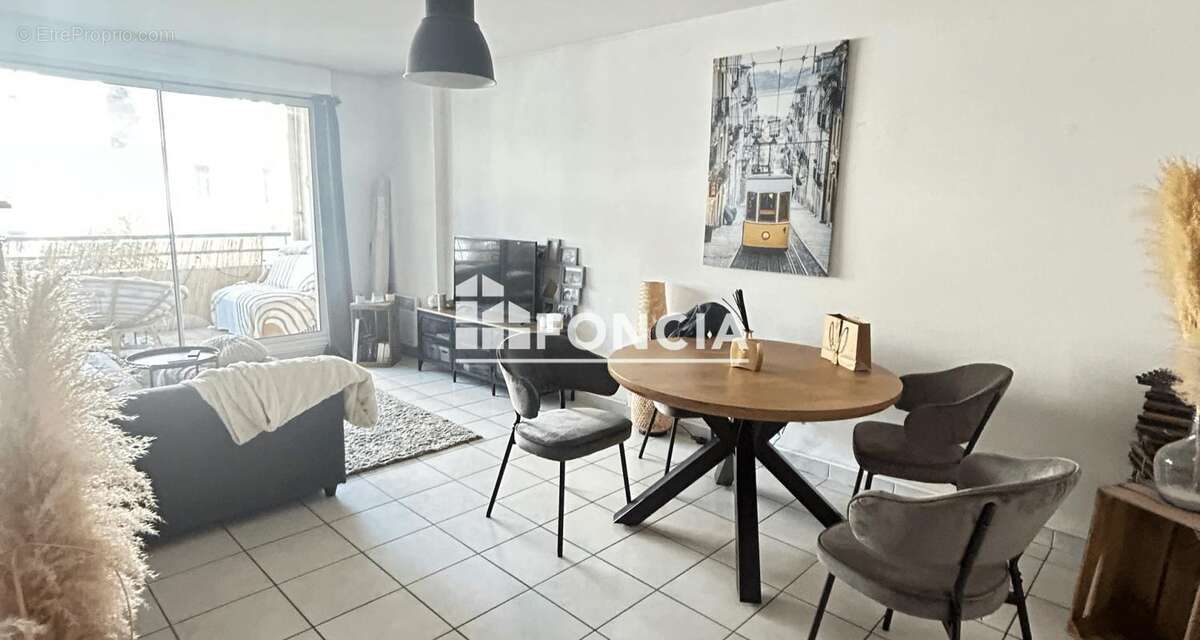 Appartement à MARSEILLE-7E