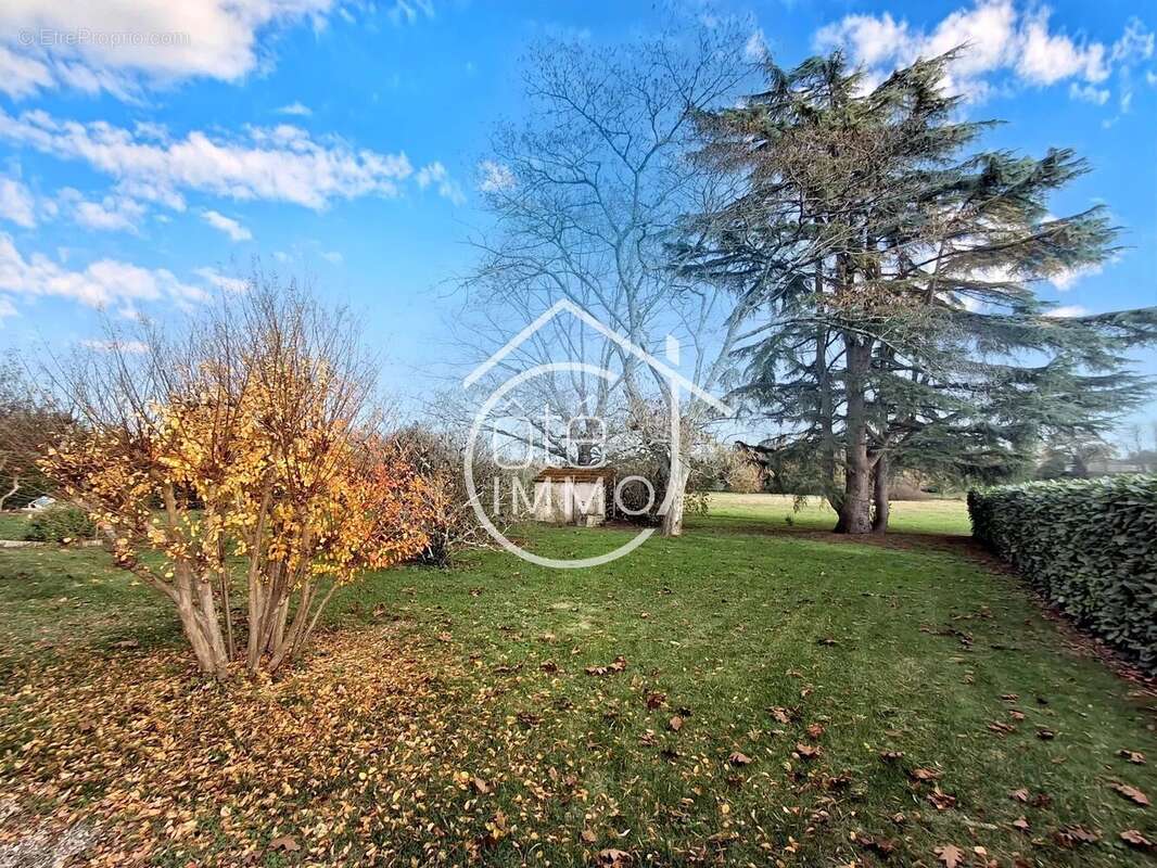 Maison à COURS-DE-PILE