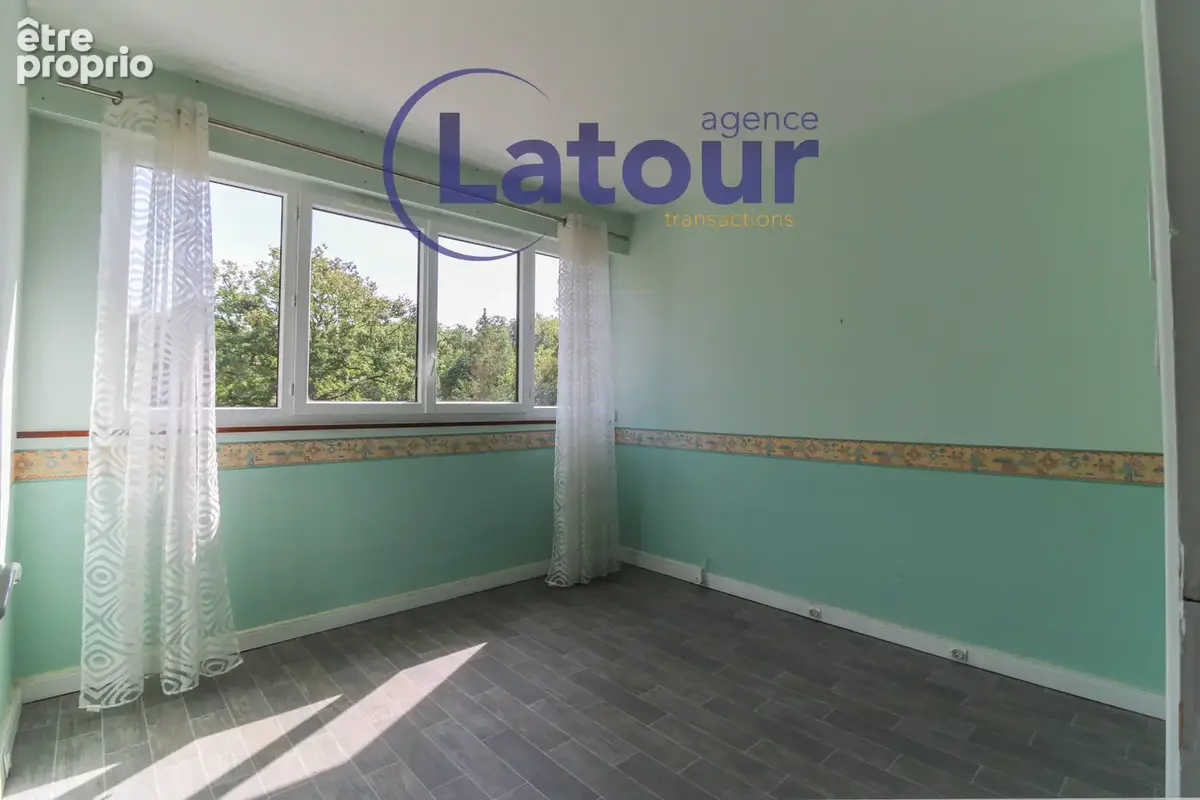 Dans un ecrin de verdure. bel appartement lumineux de 4 pieces avec cave. - photo 4