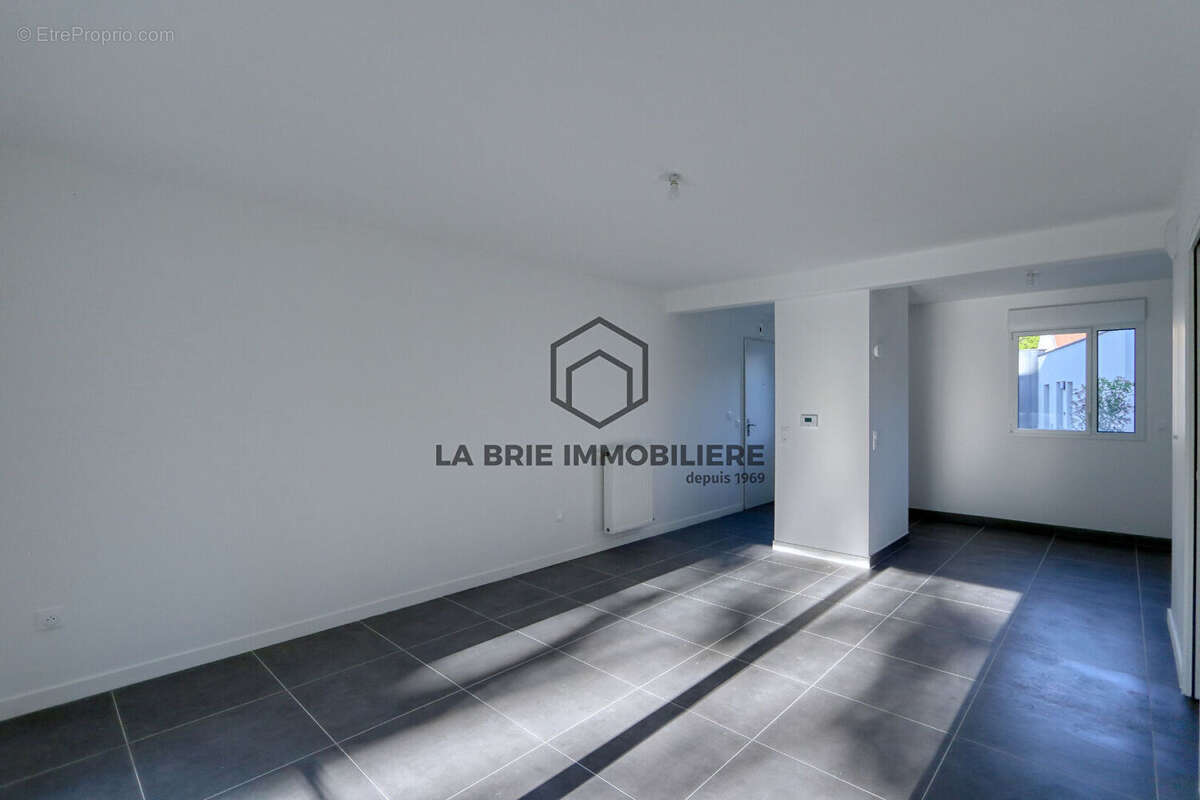 Appartement à RUBELLES