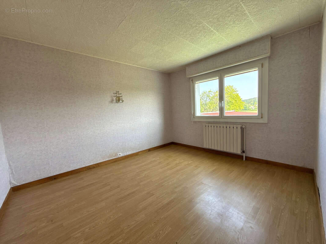 Maison à MONTECHEROUX