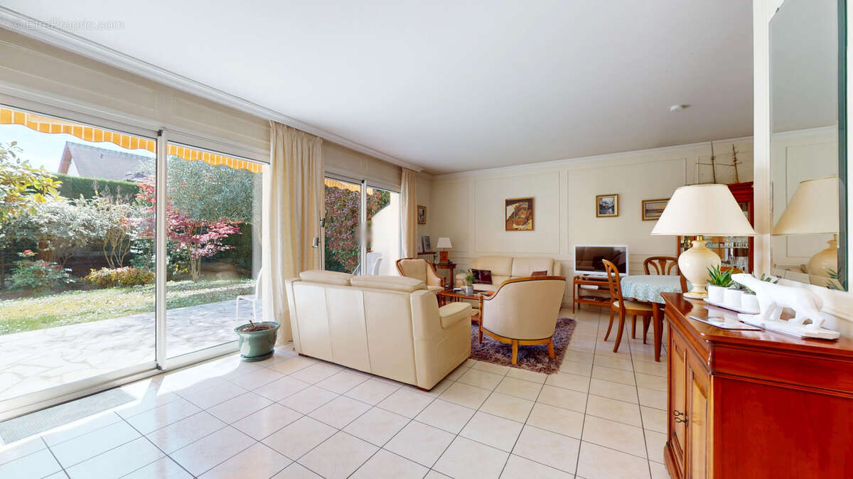 Maison à SAINTE-GENEVIEVE-DES-BOIS