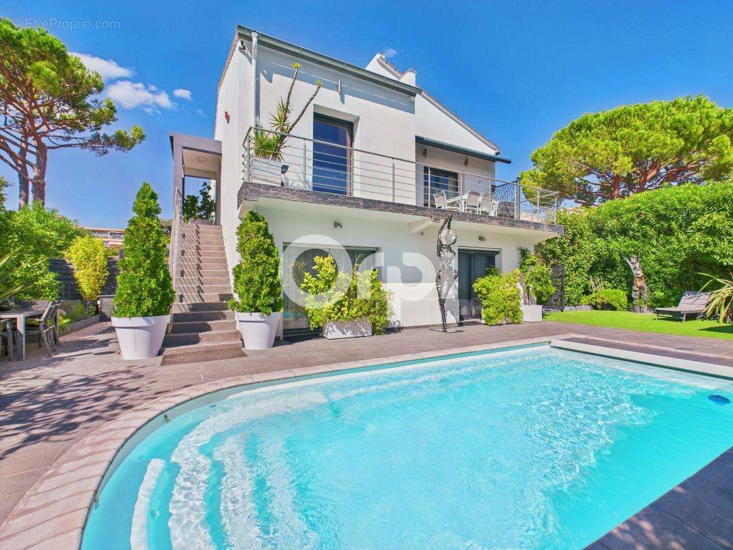 Maison à MANDELIEU-LA-NAPOULE