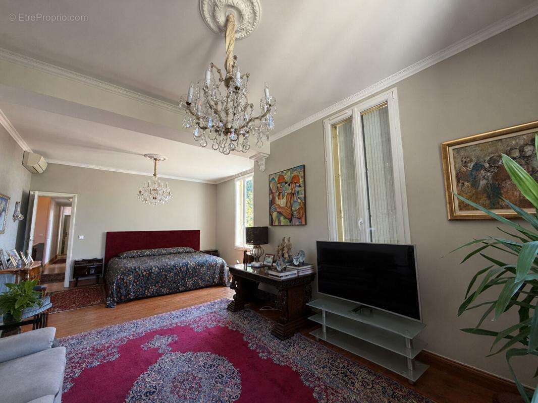 Élégant manoir avec maison d'amis, 11 hectares et vue panoramique - photo 8