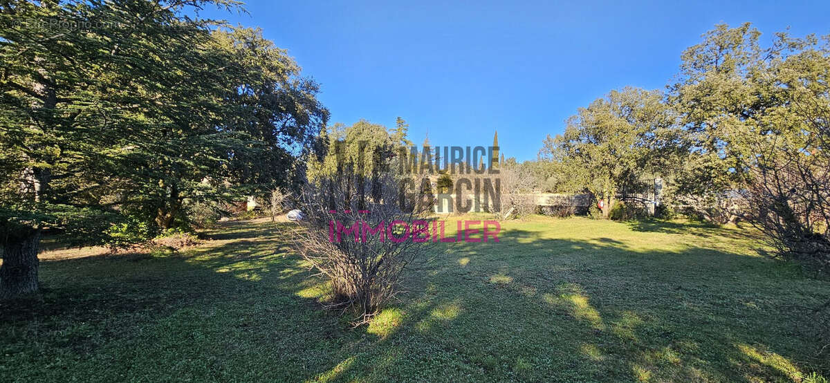 Maison à L'ISLE-SUR-LA-SORGUE