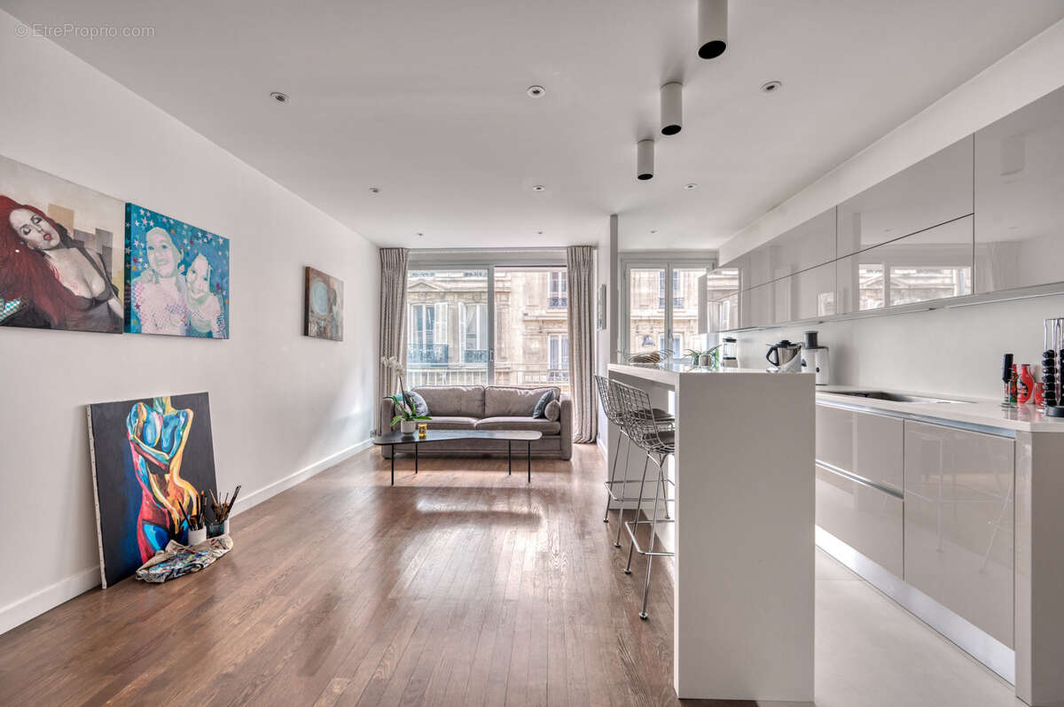 Appartement à PARIS-16E