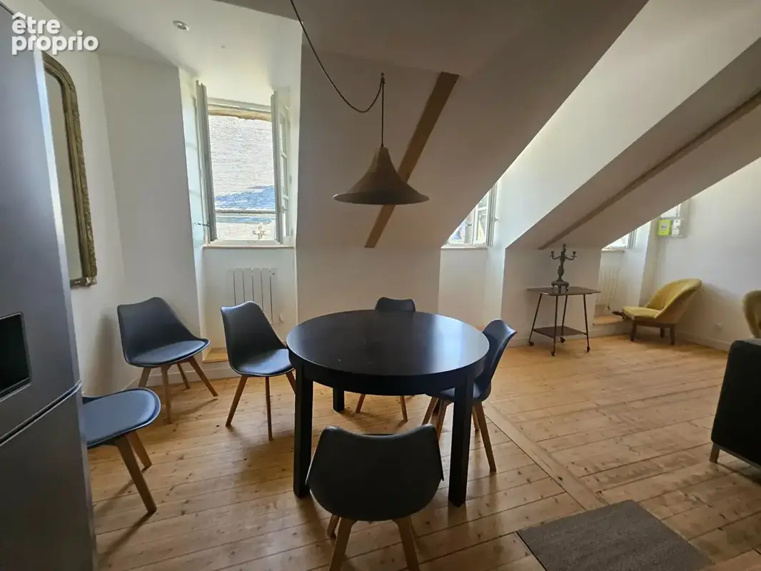 "DINAN -Place Saint-Sauveur : Appartement de caractère rénové avec vue sur "la Basilique" meublé ! - photo 9