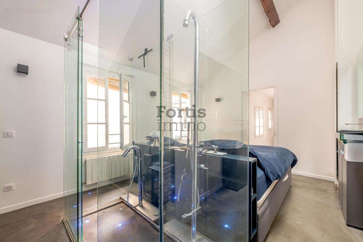 Appartement à PARIS-3E