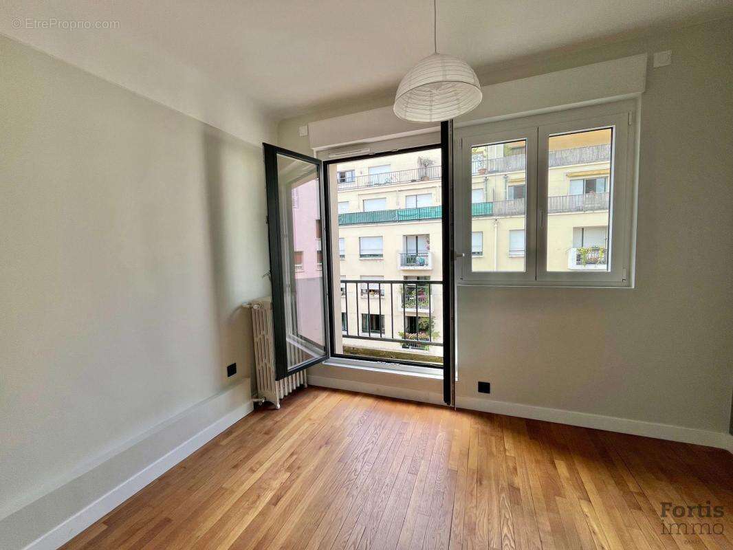 Appartement à PARIS-7E